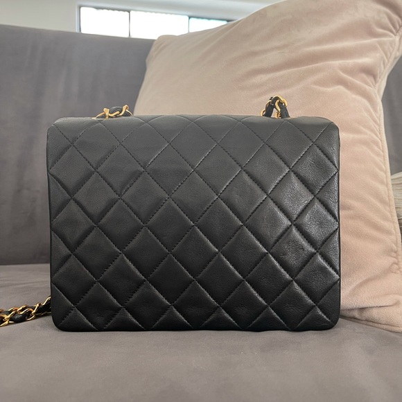 Authentic Chanel classic crossbody flap bag - Picture 6 of 13